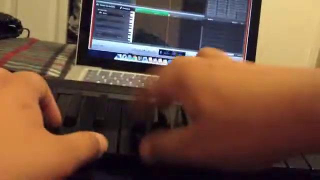 MIDI Keyboard Drumming on GarageBand смотреть онлайн