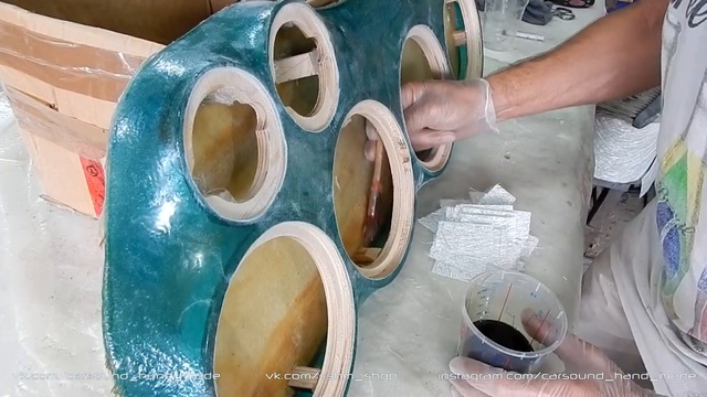 Изготовление подиумов своими руками часть 5. Удаляем подпорки, укрепляем стенки стекломатом. смотреть онлайн