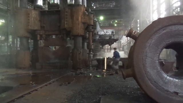 ЮУМЗ - ОРСК .6000 т пресс. Выдавили давлением сальники и будем набивать их.. MAH 674. смотреть онлайн