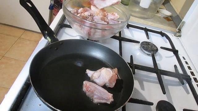 КУРИНЫЕ КРЫЛЫШКИ НА СКОВОРОДЕ! Вкусный обед для вашей семьи! ПРОСТО, БЫСТРО И ВКУСНО! смотреть онлайн