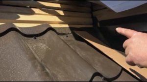 Монтаж ендовы с выходом на скат на кровле из металлочерепицы. Монтаж металлочерепицы. УНИКМА.