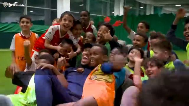 THE HAPPY SIDE OF AUBA OFF THE PITCH смотреть онлайн