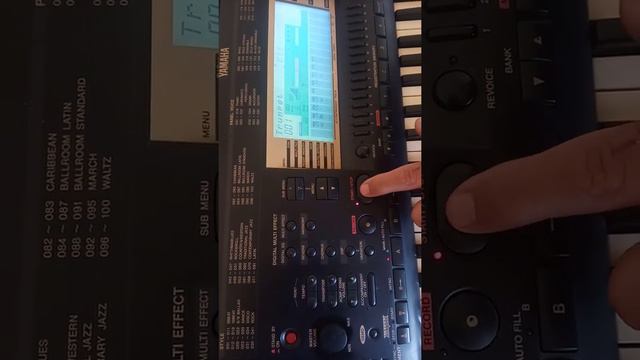 TECLADO YAMAHA PSR-730 смотреть онлайн