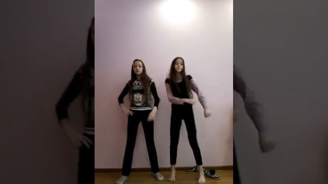 Танцуем под песню не цветные розы Мы стали как Шурыгина смотреть онлайн