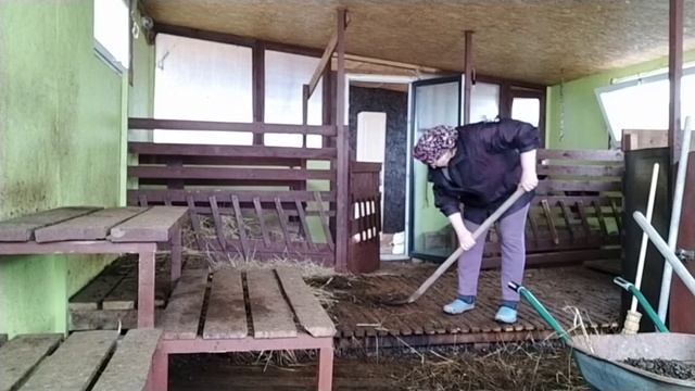 Сколько времени тратим на хозяйство?//Генеральная уборка в сарае смотреть онлайн