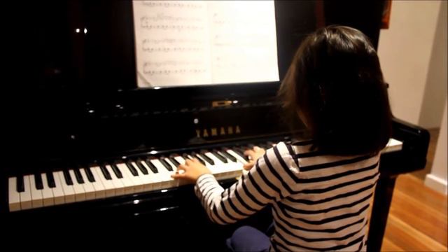 Maxine (6 years old) Playing Piano - Dance by Bela Bartok смотреть онлайн