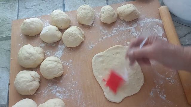 Плюшки сахарные с корицей, плетенки и булочки мягкие как пух смотреть онлайн