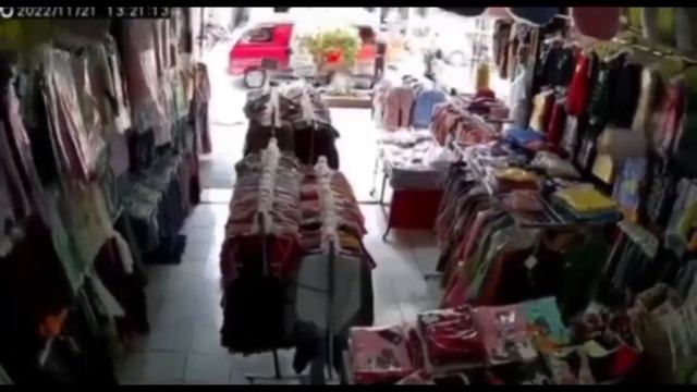 massive earthquake destroys thousands of houses, Cianjur West Java Indonesia senin tgl 21_11_2022 смотреть онлайн