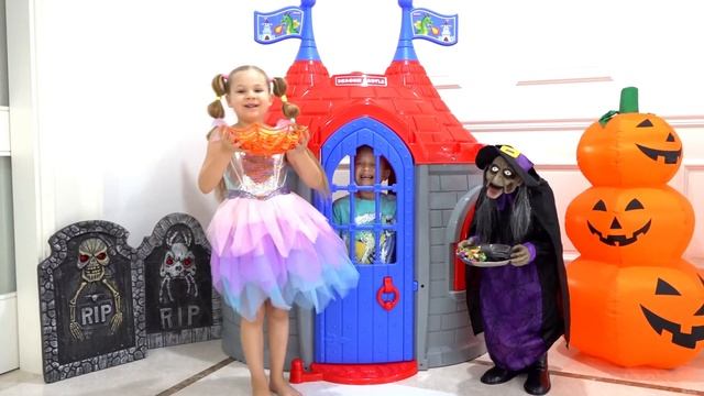 Roma and Diana Adventure Halloween stories for kids / Video compilation смотреть онлайн