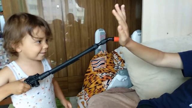 Многодетная семья | Влог | Артем сидит. Опрыскиватель. Еда. Играем с детьми. смотреть онлайн