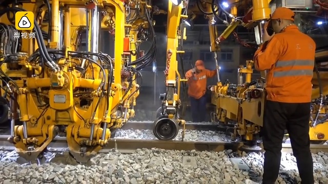 Как Китайцы построили за 9 часов железнодорожную развязку