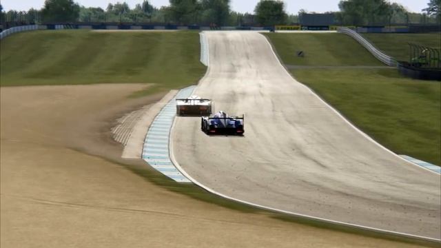 Battle Toyota TS040 '14 Hybrid vs Porsche 911 GT1 '98 at Donington-Park GP смотреть онлайн