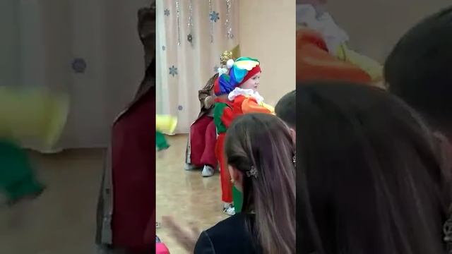 Веселый танец клоунов смотреть онлайн