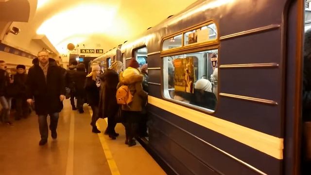 81-717/714 На станции Невский проспект смотреть онлайн