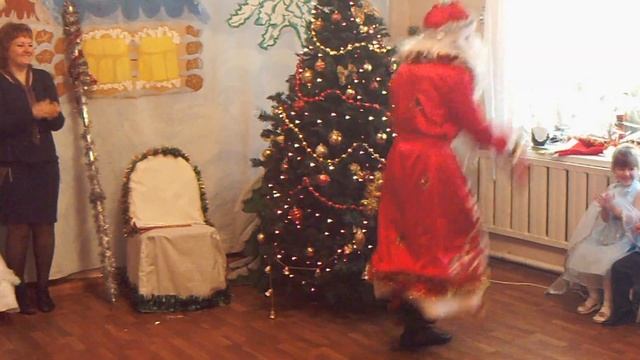 Дед мороз зажигает 2013!!!.avi смотреть онлайн