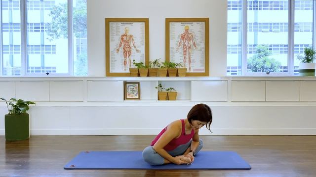 Everyday Hip Mobility - 8 Min  - Stretch, Lengthen, Relax & Gain Hip Mobility