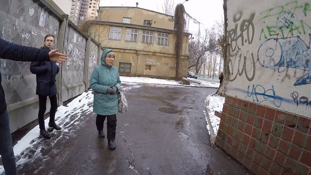 Снос забора на 80 см увеличивает пожарный проезд, но до нормы все равно далеко смотреть онлайн