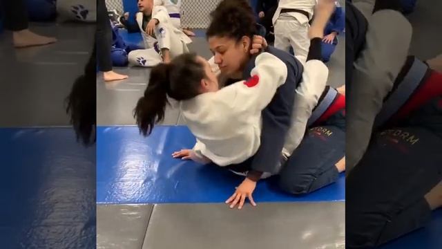 Danielle Kelly Tying 'em up ? смотреть онлайн
