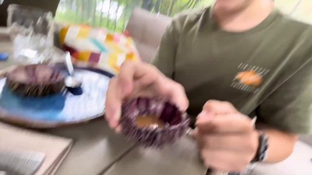 ПЕРВЫЙ РАЗ ПРОБУЮ МОРСКИХ ЕЖЕЙ | ЖАРЕННОЕ МОЛОКО