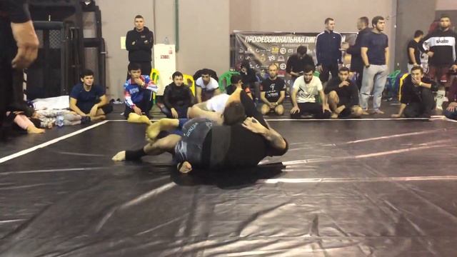 DIKIY суперсхватка за пояс организации против Президента промоушена MFC