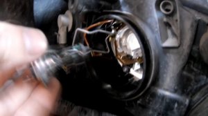 Замена лампы ближнего света. Лада Калина