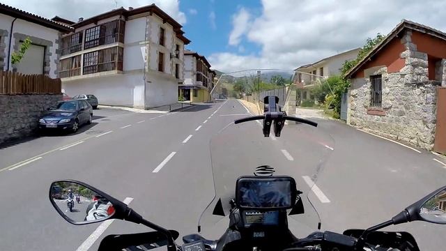 MotoTrip Picos de Europa Ep1 // NC750x - Africa Twin - XJ6 Diversion смотреть онлайн