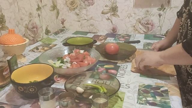 Летний грузинский салат с заправкой из грецких орехов смотреть онлайн