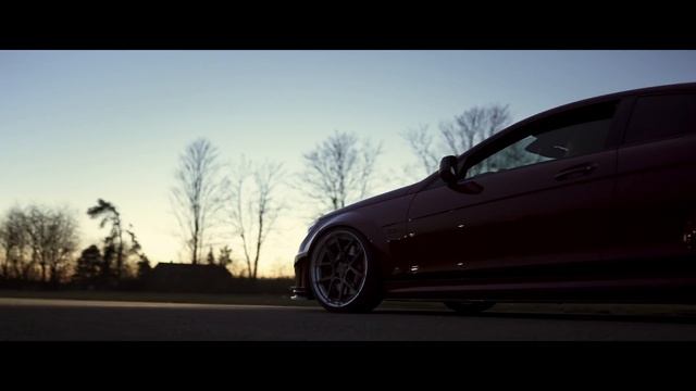 Bagged Benz C63 x Static Audi R8 V10 смотреть онлайн