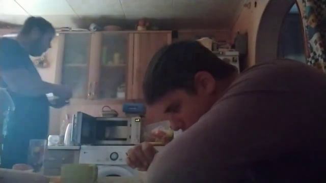 Komputersem ест борщ