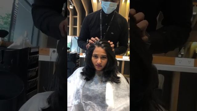 Get a Face Framing Layer Haircut | Ladies Haircut | Vurve Salon #shorts смотреть онлайн