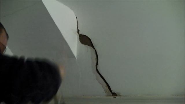 How to fill a large crack in plaster смотреть онлайн