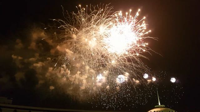 Москва. Салют на 