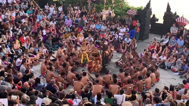 Kecak dance (tari kecak) Uluwatu Bali with sunset view смотреть онлайн
