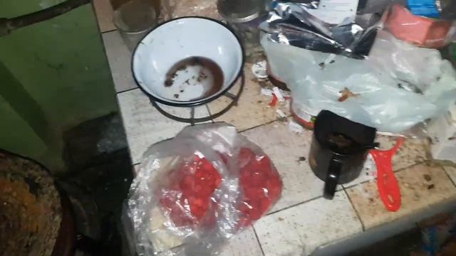 Насобирал малины в чужом саду. Питаюсь детSким питанием смотреть онлайн