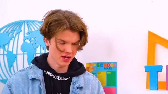 Хорошая Студентка VS Плохая Студентка || Экстремальное Перевоплощение из Милой в Дерзкую смотреть онлайн