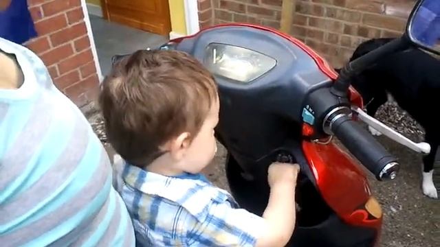 Rhys starting a moped at 18 months смотреть онлайн