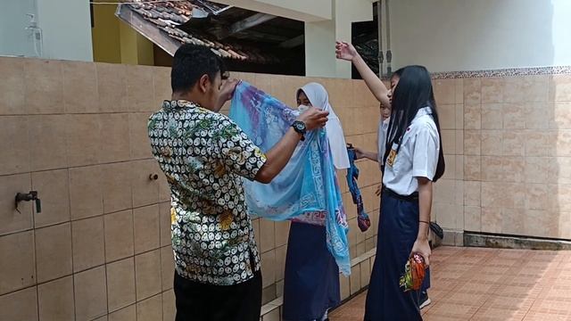 Batik proses pencucian manual смотреть онлайн