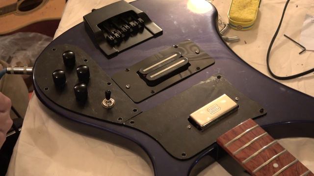 RICKENBACKER 4003s Pick guard installation. B/W ALL PARTS SUCKS! смотреть онлайн