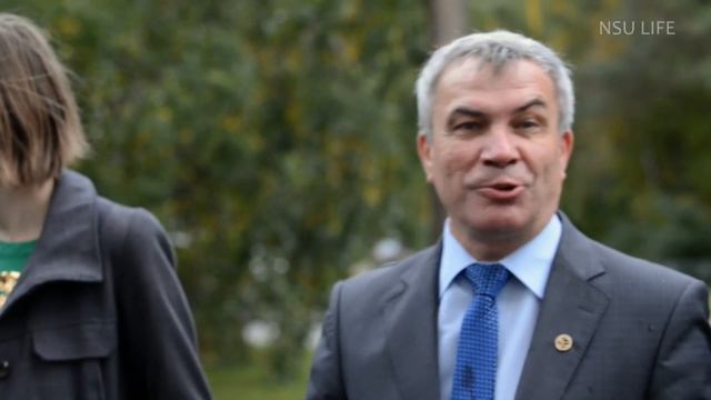 Флешмоб "Обними НГУ" смотреть онлайн