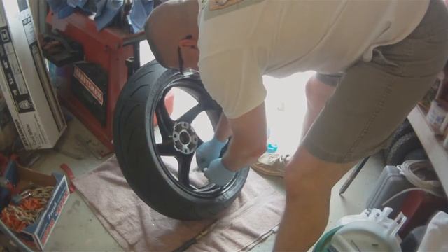 Honda VFR750F Rear Wheel Removal VFR800 Rear Wheel смотреть онлайн