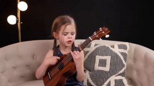 Маленькая девочка гитарист гениальна! Играет на гитаре и поет