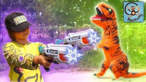Милан и Папа Pretend Play Police  - Полицейский и Динозавра.  Манкиту