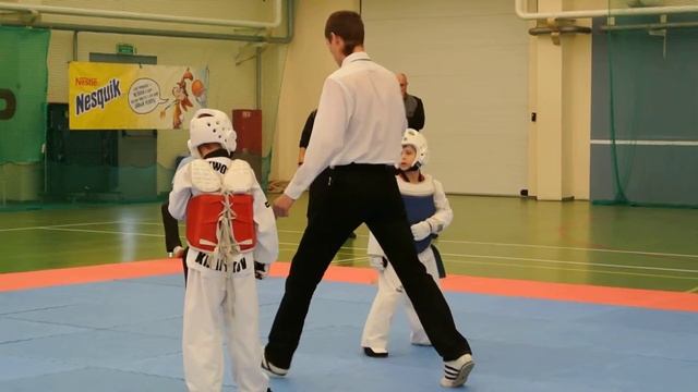 Тхэквондо Казань 2012 Емельянов Артём(Бор) синий ж. 2 смотреть онлайн