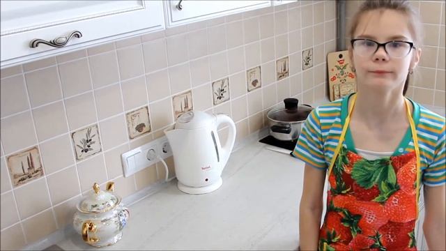 Эскалоп и жареная картошечка.Готовят дети. смотреть онлайн