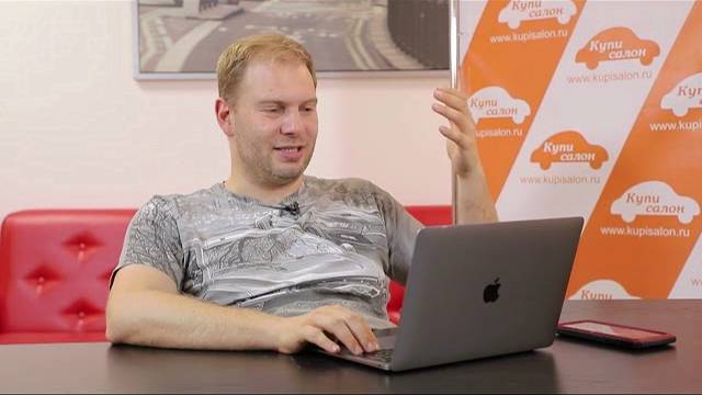 Porsche 718 Boxster перетянули салон в красно-черную кожу