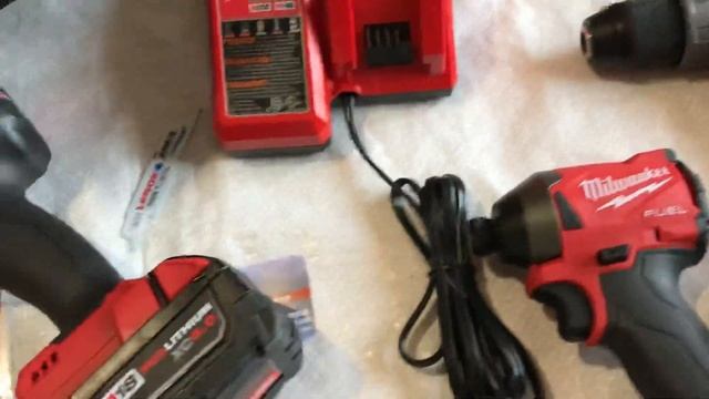 Комплект Milwaukee 2997 и сравнение с Metabo