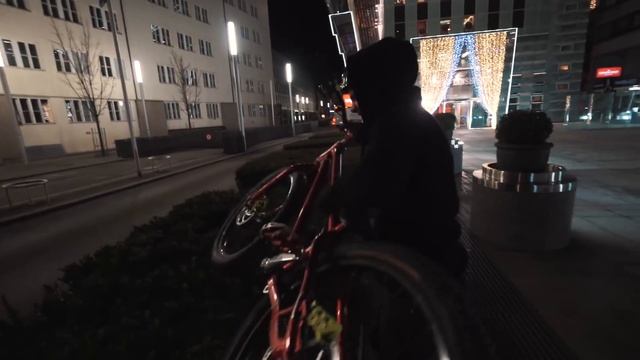 THE FLOOR IS LAVA CHALLENGE on bikes |SickSeries#34 смотреть онлайн