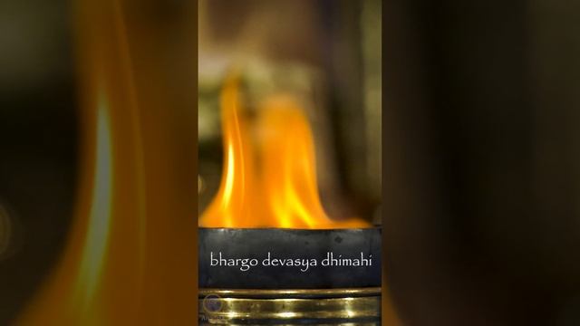 Gayatri Mantra for Enlightenment смотреть онлайн