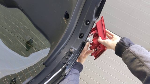 Infiniti FX 2003-2008 | How to Replace or Remove Your OEM Inner Reverse Taillights смотреть онлайн