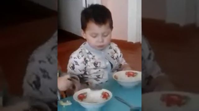 Ребенок нечаянно уснул за столом в садике смотреть онлайн